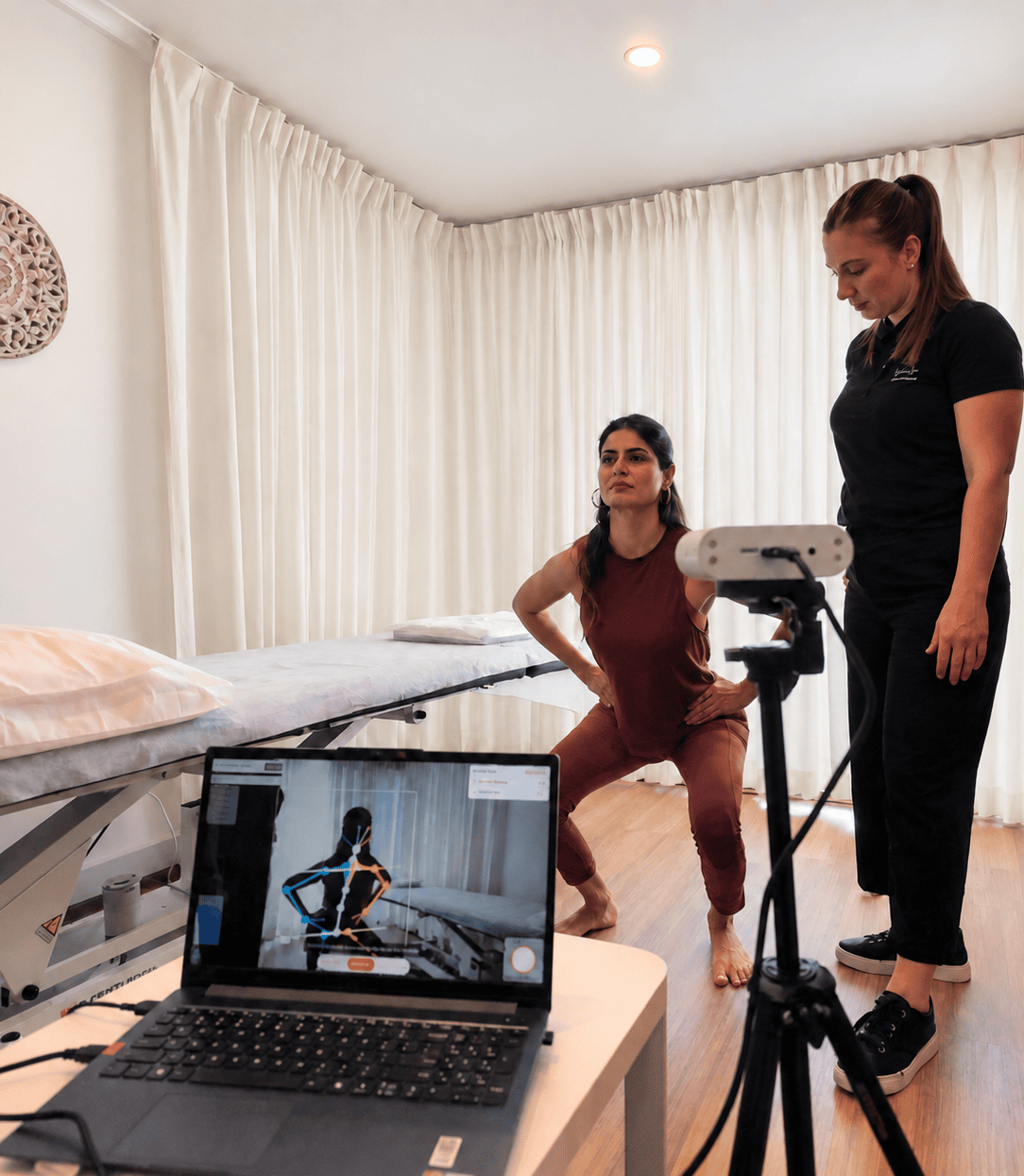 Physiotherapist assesses woman's posture during a virtual reality-based therapy session at YouGoPhys.